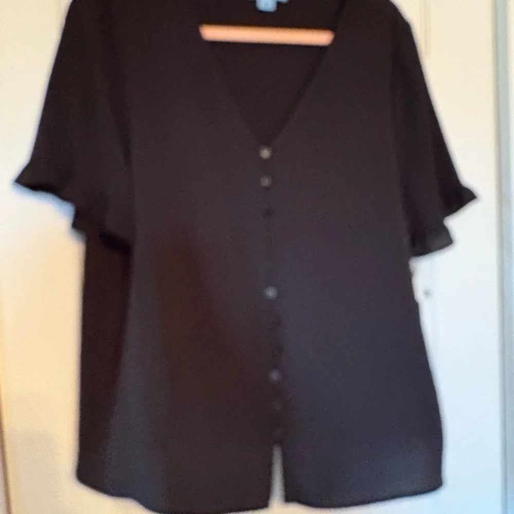 CeCe Black V-Neck Button-Up Blouse NWT - Picture 1 of 5